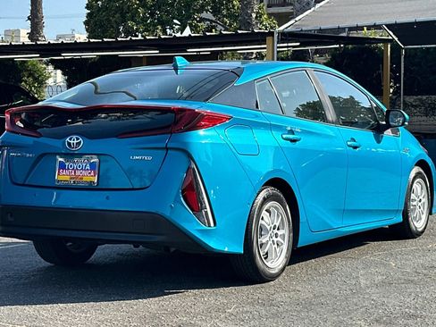 Used 2021 Toyota Prius Prime Limited w/ Carpet Mat Package (TMS) FWD image 4