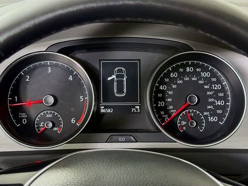 Used 2015 Volkswagen Golf TDI S image 13