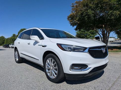 Used 2025 Buick Enclave Preferred FWD image 2