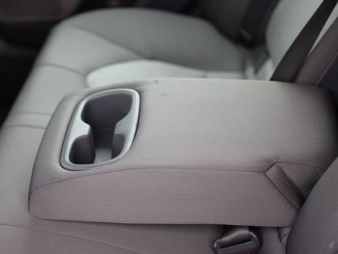 Used 2018 Toyota Camry LE FWD image 34