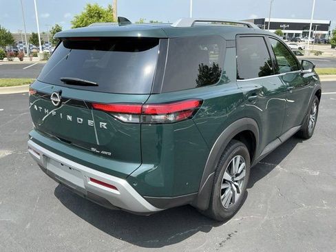 Used 2024 Nissan Pathfinder SL AWD/4WD image 3