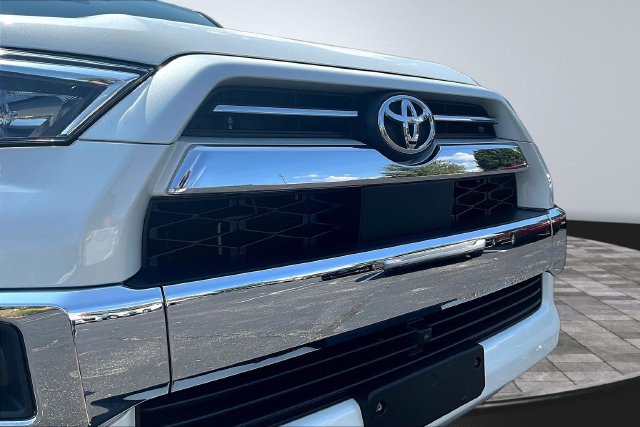 Used 2022 Toyota 4Runner Limited AWD/4WD image 31