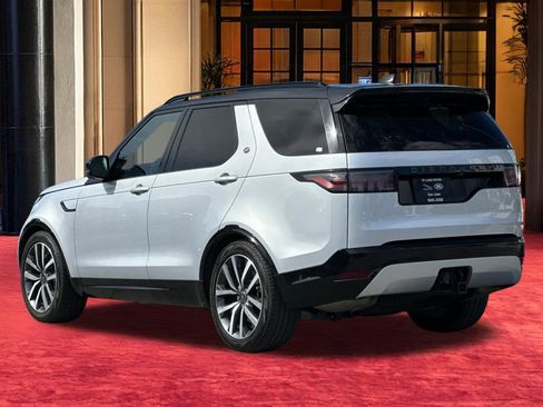Used 2024 Land Rover Discovery Dynamic SE image 4