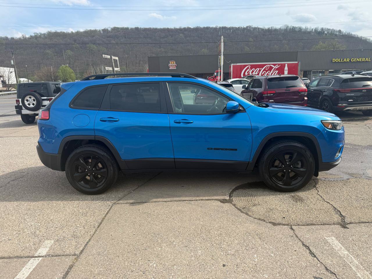 Used 2020 Jeep Cherokee Latitude Plus AWD/4WD image 8