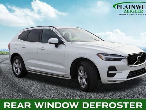 Used 2022 Volvo XC60 B5 Momentum image 4