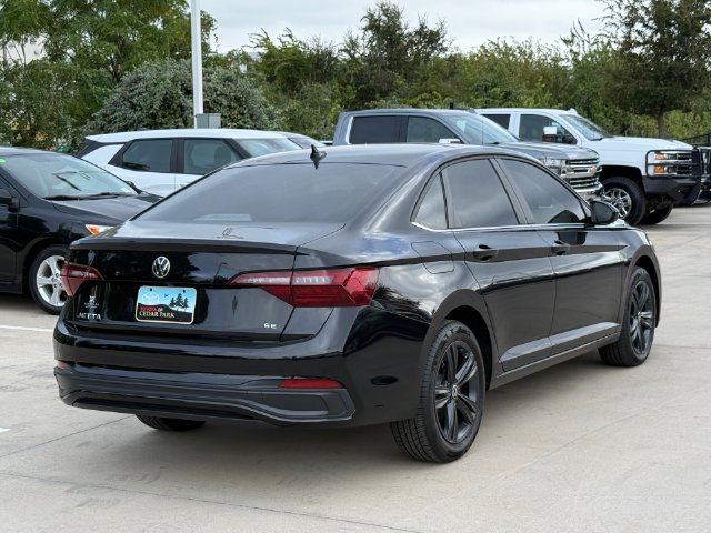 Used 2024 Volkswagen Jetta SE w/ Panoramic Sunroof Package FWD image 6