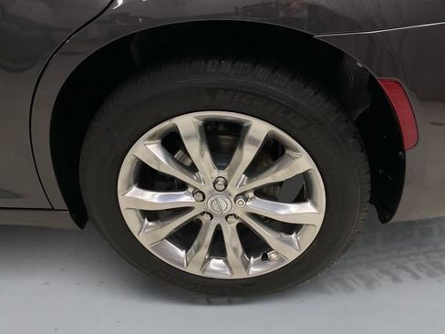 Used 2017 Chrysler 300 C AWD/4WD image 19