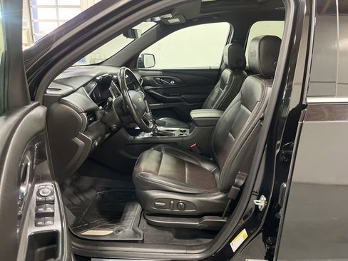 Used 2022 Chevrolet Traverse High Country image 40