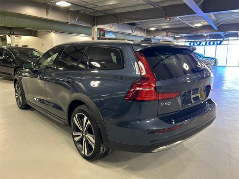 Used 2025 Volvo V60 B5 Cross Country Plus image 4