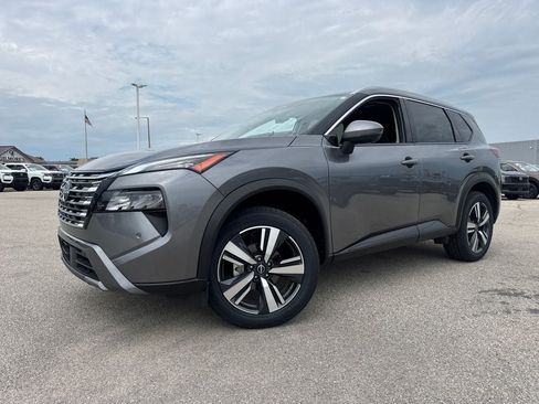 Used 2025 Nissan Rogue SL FWD image 1