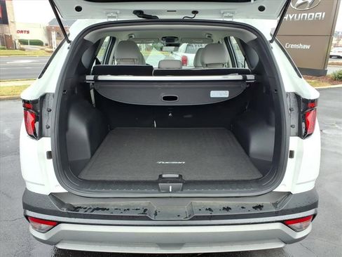Used 2025 Hyundai Tucson SE image 25