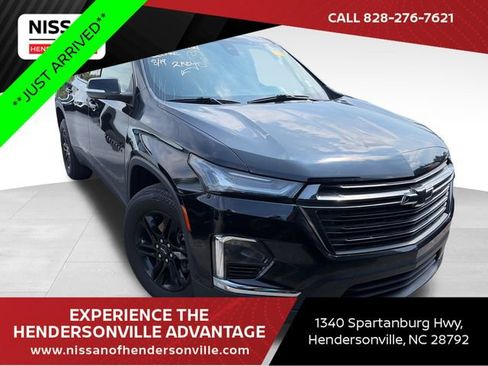 Used 2023 Chevrolet Traverse LT FWD image 1