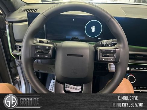 Used 2025 Hyundai Santa Fe Calligraphy AWD/4WD image 9