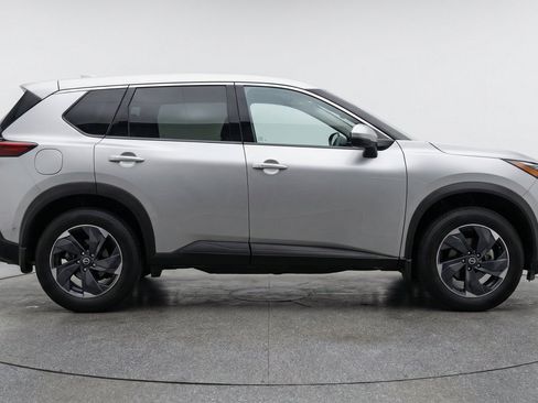 Used 2025 Nissan Rogue SV AWD/4WD image 11