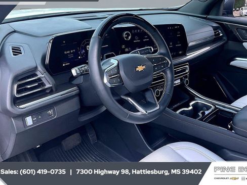 Used 2025 Chevrolet Traverse High Country FWD image 12