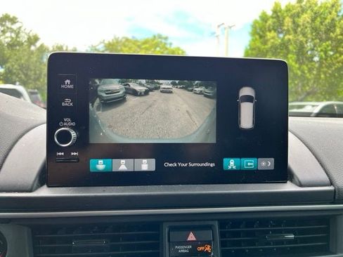 Used 2024 Honda Pilot Touring image 13