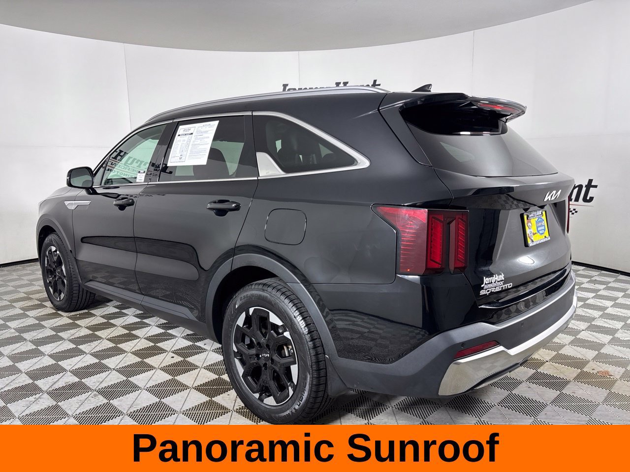 Used 2024 Kia Sorento S w/ Panoramic Sunroof Package FWD image 9