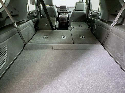 Used 2022 Chevrolet Suburban LT w/ LT Signature Plus Package image 26