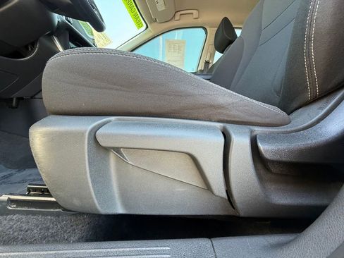 Used 2024 Nissan Rogue S FWD image 32