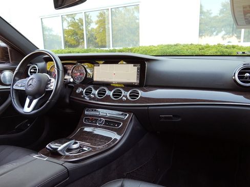 Used 2019 Mercedes-Benz E 300 image 7