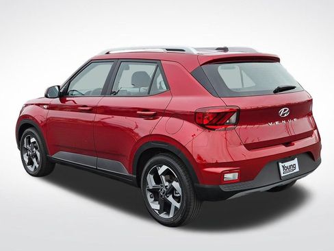 Used 2026 Hyundai Venue SEL FWD image 5