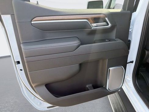 New 2026 Chevrolet Silverado 1500 High Country AWD/4WD image 14