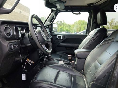 Used 2018 Jeep Wrangler Unlimited Sahara image 7