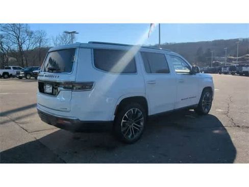Used 2022 Jeep Grand Wagoneer Series III w/ Rear Seat Video Group 1 AWD/4WD image 8