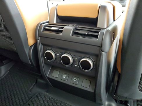 Used 2024 Land Rover Defender 110 SE image 10