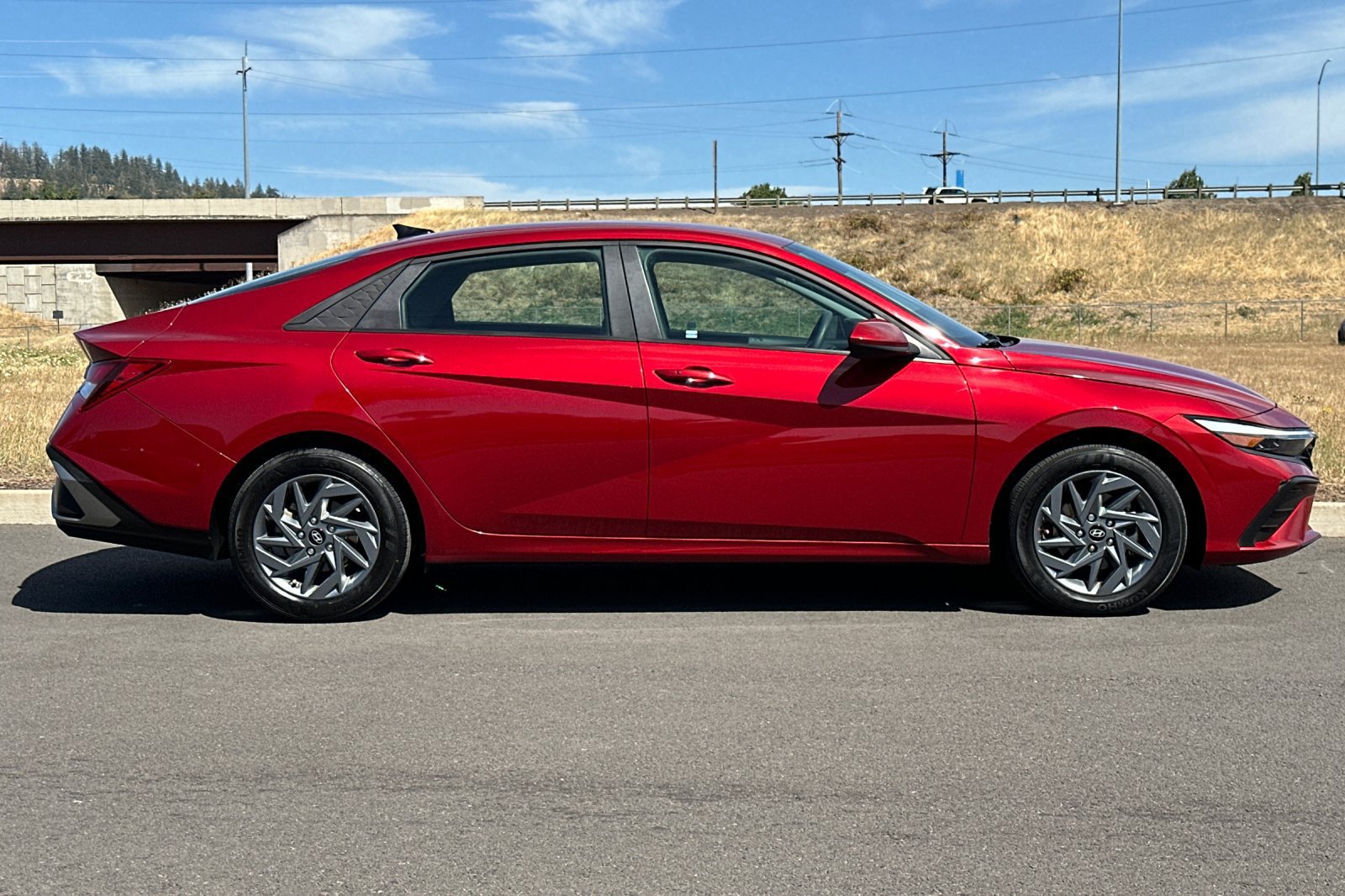 Used 2024 Hyundai Elantra SEL FWD image 2