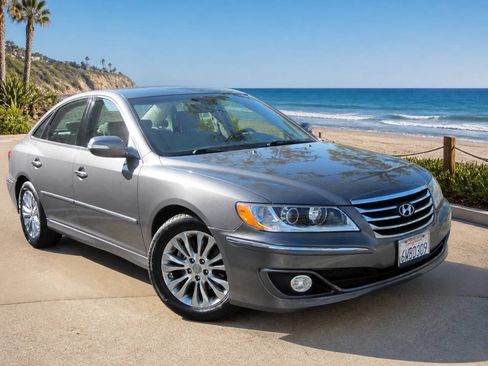 Used 2011 Hyundai Azera Limited FWD image 2