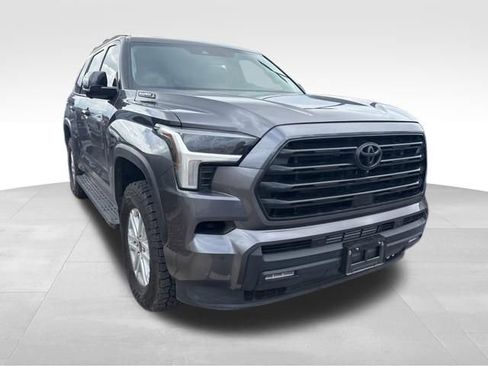 Used 2023 Toyota Sequoia SR5 w/ SR5 Premium Package AWD/4WD image 9