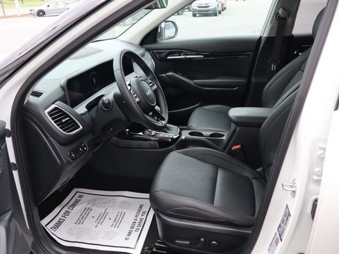 Used 2025 Kia Seltos EX AWD/4WD image 6