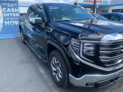 Used 2023 GMC Sierra 1500 SLT w/ SLT Premium Plus Package image 4