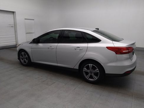 Used 2018 Ford Focus SE w/ SE Appearance Package FWD image 3