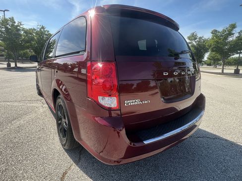 Used 2019 Dodge Grand Caravan GT FWD image 3