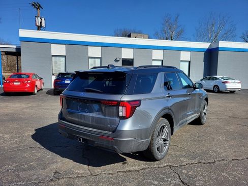 New 2026 Ford Explorer ST-Line w/ ST-Line Street Pack image 3