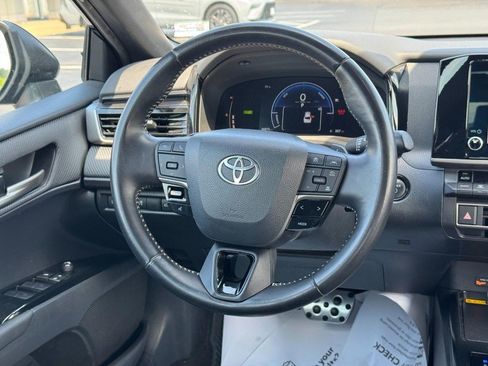 Used 2025 Toyota Camry SE FWD image 14