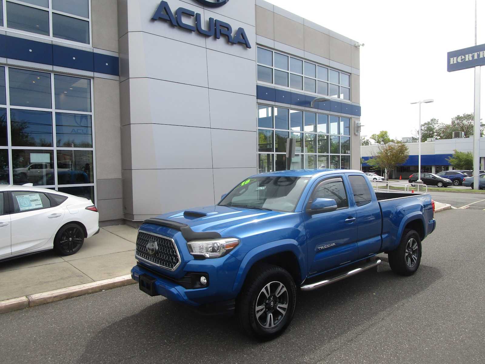 Used 2018 Toyota Tacoma TRD Sport AWD/4WD image 1