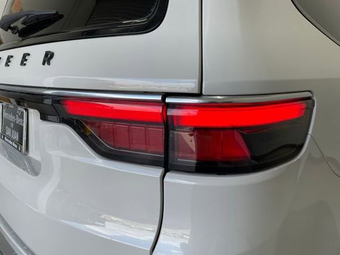 Used 2022 Jeep Wagoneer Series III w/ Convenience Group I image 33