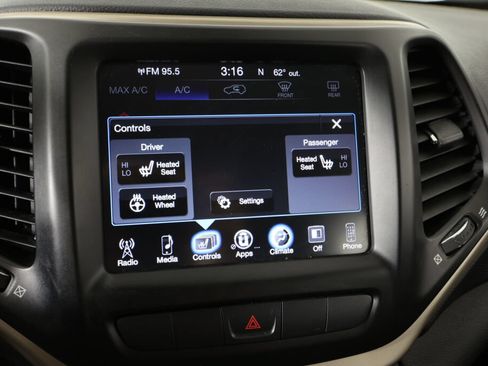 Used 2015 Jeep Cherokee Latitude w/ Cold Weather Group AWD/4WD image 35