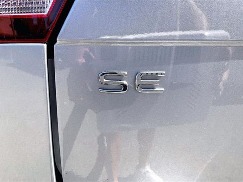 Certified 2023 Volkswagen Tiguan SE R-Line AWD/4WD image 31