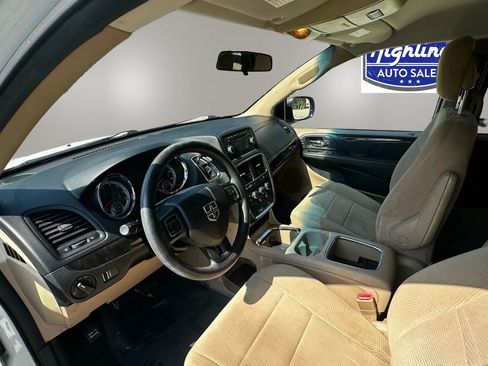 Used 2014 Dodge Grand Caravan SXT FWD image 20