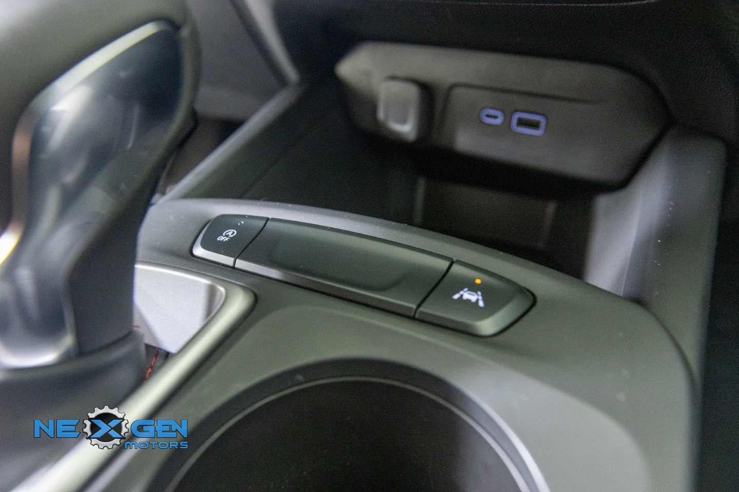 Used 2025 Chevrolet Trax RS w/ Driver Confidence Package FWD image 23