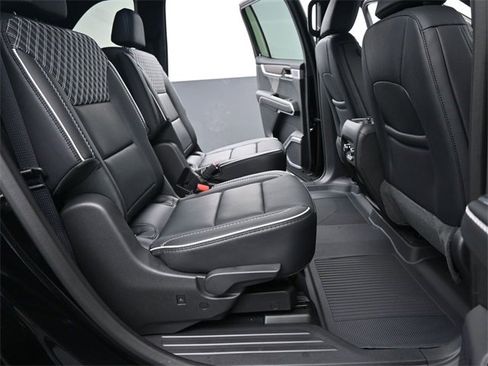 New 2025 GMC Acadia Denali w/ Super Cruise Package image 16