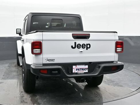 Used 2024 Jeep Gladiator Sport AWD/4WD image 3