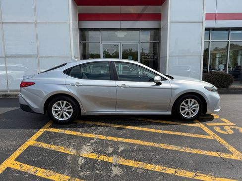 Used 2025 Toyota Camry LE FWD image 4