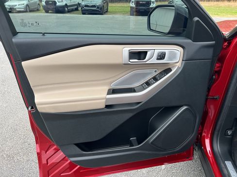 Used 2023 Ford Explorer Limited w/ Limited Technology Package image 25