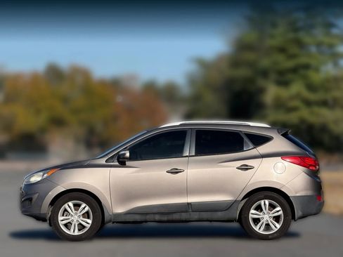Used 2012 Hyundai Tucson GLS image 8