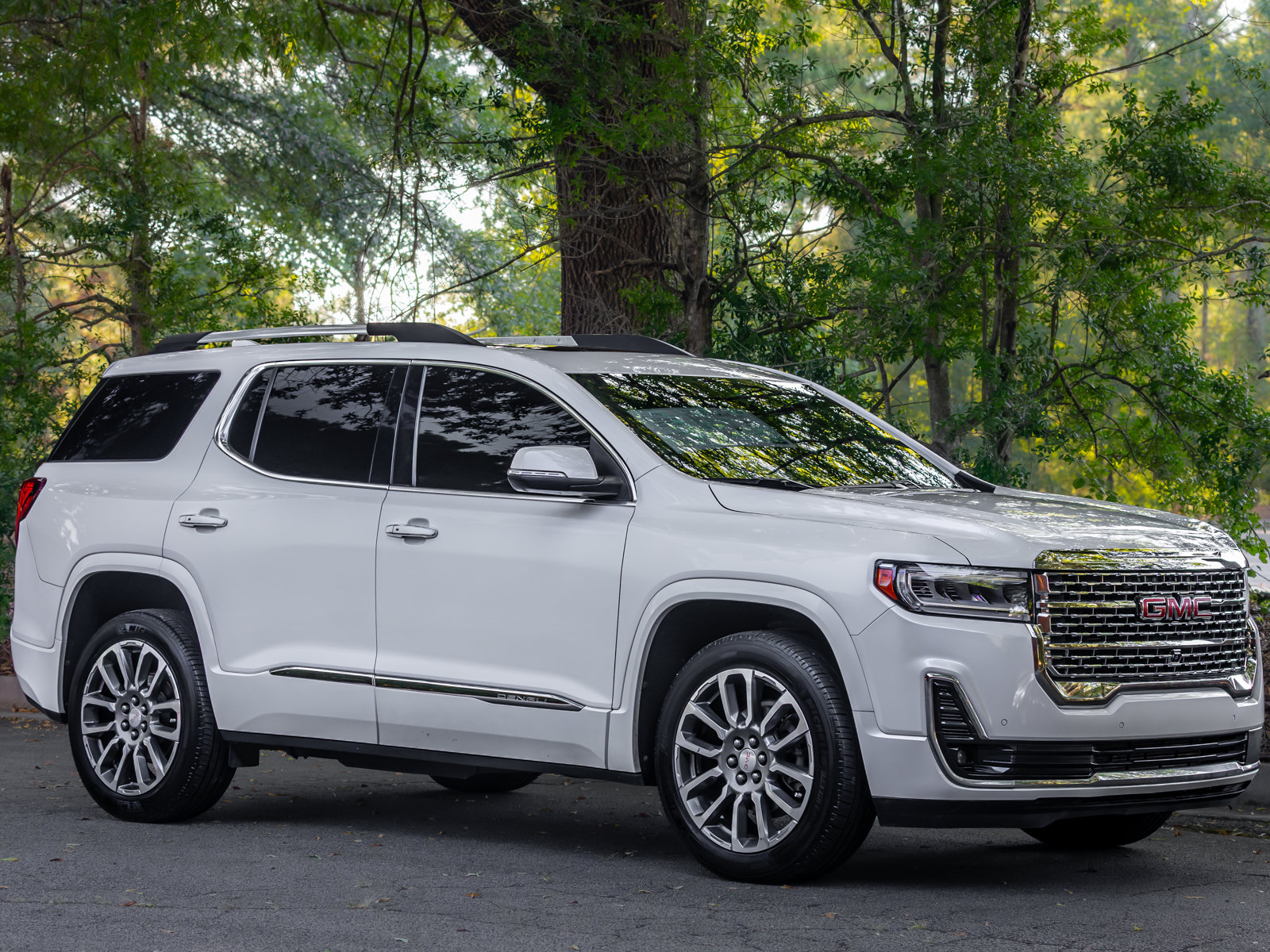 Used 2021 GMC Acadia Denali w/ Denali Technology Package FWD image 49